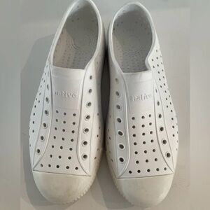 NATIVE Women's Slip On Perforated White Sneaker Shoes Size 6 Very good condition